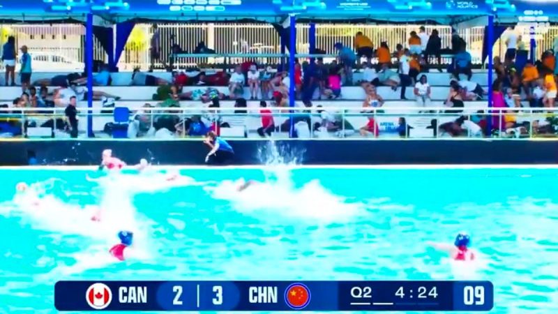 Championnat du monde de water-polo féminin U20 : tirs entendus pendant un match à Salvador de Bahia