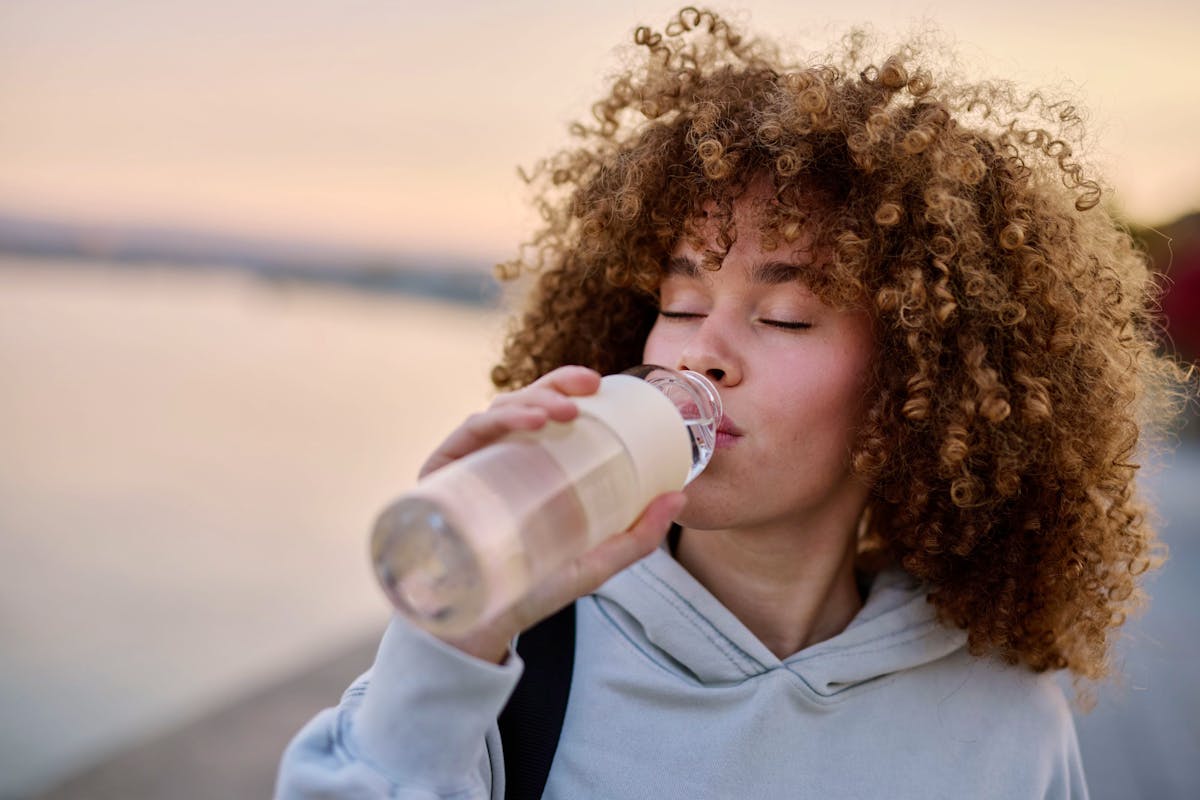 Stress accru et hydratation insuffisante : quel lien selon les dernières recherches ?