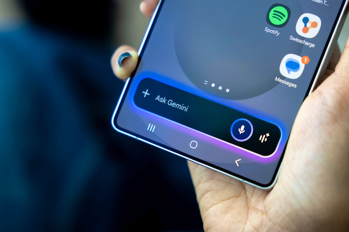 Evaluation du chatbot Gemini : un risque élevé pour la jeunesse selon Common Sense Media
