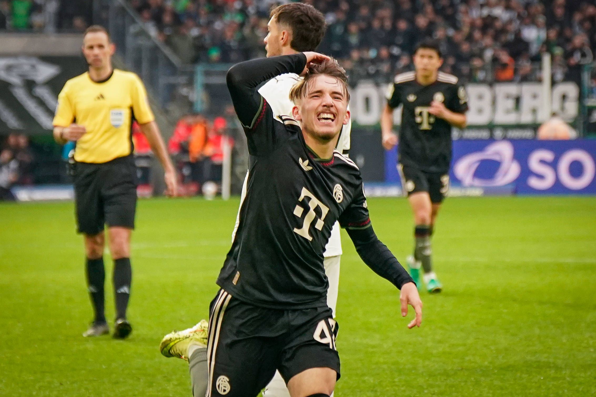 Karl, 17 ans, inscrit un superbe but et offre la victoire au Bayern à Mönchengladbach