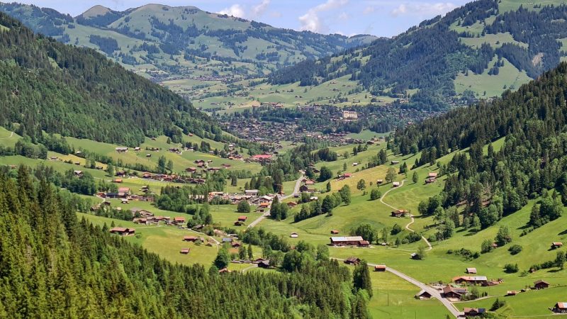 Gstaad : luxe, influenceurs et réalité nuancée du village bernois