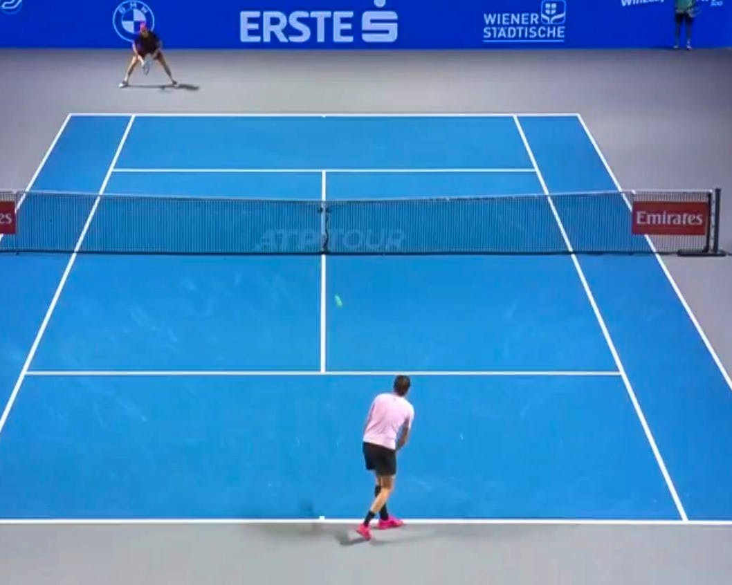 Tennis à Vienne : Bublik surprend Sinner avec un ace à la cuillère en quarts