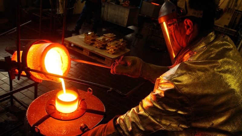 Prince Andrew renonce au titre de duc d’York : un geste perçu comme un soutien à Virginia Giuffre