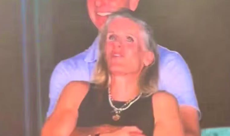 Andy Byron réapparaît avec son épouse après le scandale de la kiss cam lors d’un concert de Coldplay à Boston