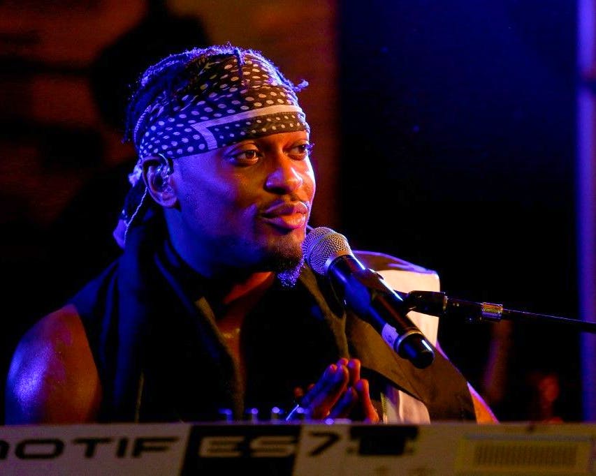 D’Angelo, icône du neo-soul, décède à 51 ans après une longue lutte contre le cancer