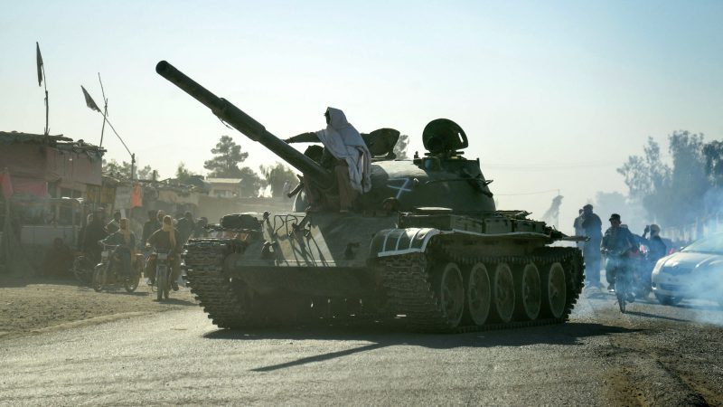 Talibans afghans dénoncent la rupture du cessez-le-feu par le Pakistan, selon l’AFP