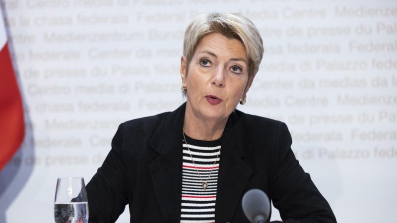 Décès du frère de Karin Keller-Sutter et absence de la présidente lors des réunions du FMI et de la Banque mondiale à Washington