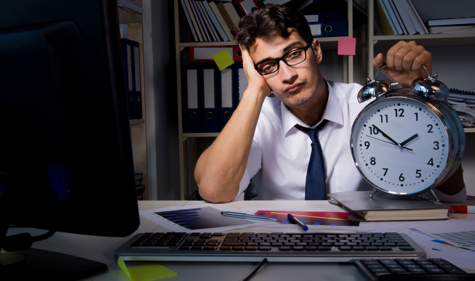 Urgence aérienne: atterrissage au Royaume-Uni pour Pete Hegseth après une fissure de la verrière