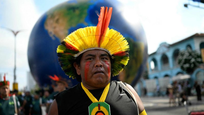 COP30 à Belem : militants et autochtones réclament des actions climatiques urgentes